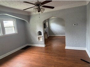 209 W Dudley St, Unit upper in Maumee, OH - Building Photo - Building Photo