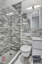 120 1st Ave in New York, NY - Building Photo - Building Photo