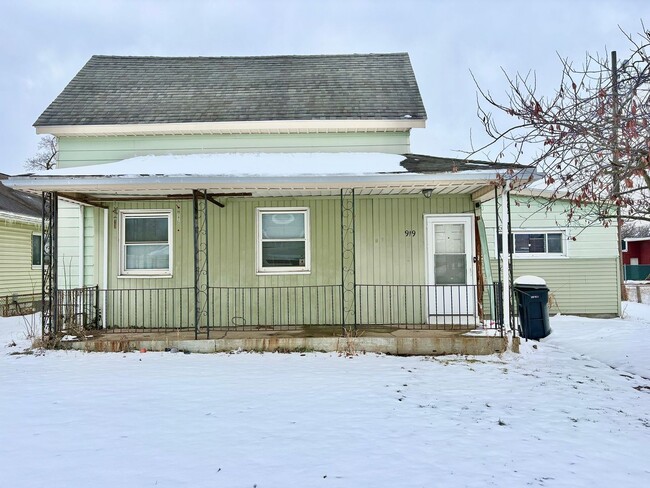 property at 919 S 25th St