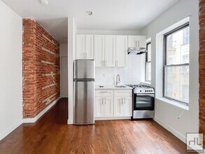 EASTERN PARKWAY / Crown Heights Studio in Brooklyn, NY - Building Photo - Building Photo