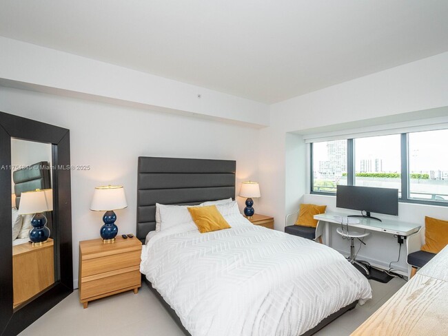 650 NE 32nd St, Unit 904 in Miami, FL - Foto de edificio - Building Photo