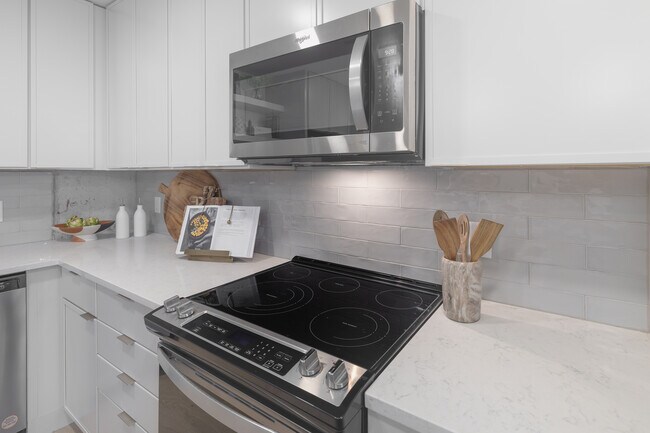 LC Line & Low in Charleston, SC - Foto de edificio - Interior Photo