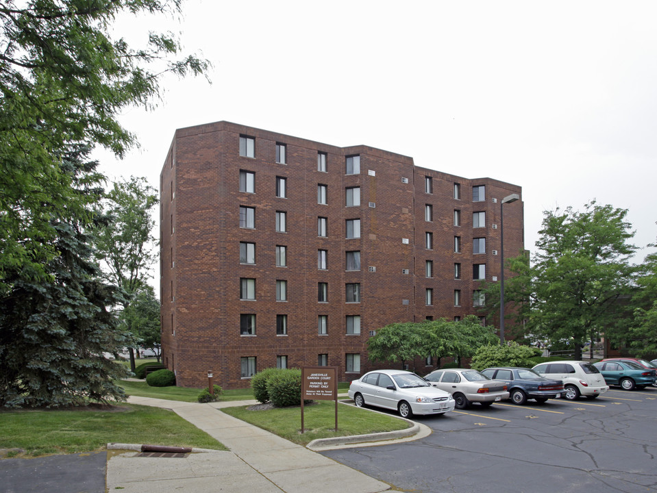 Janesville Garden Court in Janesville, WI - Building Photo