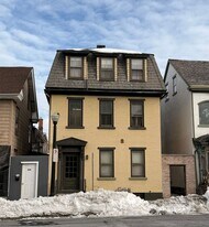 326 W Broad St in Bethlehem, PA - Building Photo