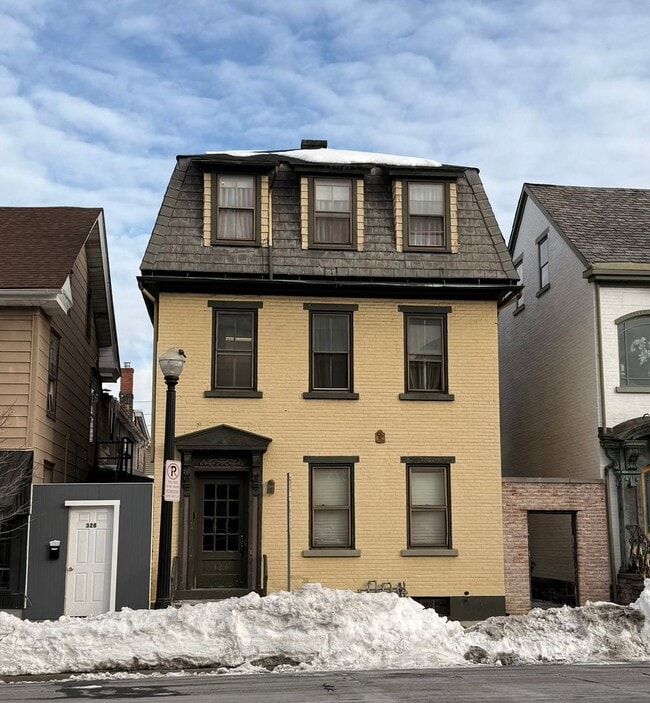 property at 326 W Broad St