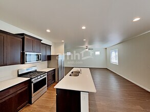 1950 NW 23rd St in McMinnville, OR - Foto de edificio - Building Photo