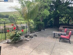 300 S Eagle Nest Ln in Danville, CA - Building Photo - Building Photo