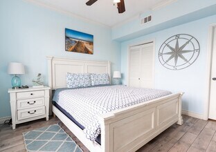 7000 Seawall Blvd, Unit 114 in Galveston, TX - Foto de edificio - Building Photo