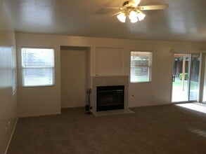 825 Astoria Park Dr in Bakersfield, CA - Building Photo - Building Photo