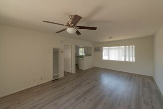 220 N Myers St, Unit B in Burbank, CA - Building Photo - Building Photo