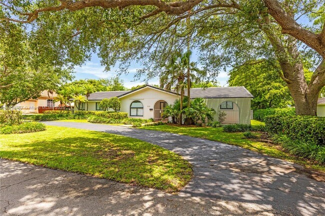 7915 SW 166th St in Palmetto Bay, FL - Building Photo - Building Photo