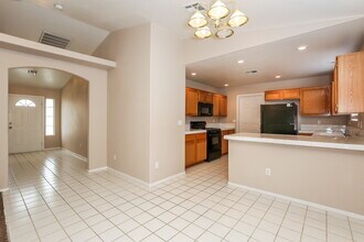 5426 Silent Path Way in North Las Vegas, NV - Building Photo - Building Photo