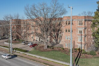 4000 W End Ave in Nashville, TN - Foto de edificio - Building Photo
