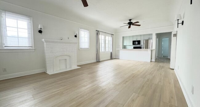 422 N Spaulding Ave, Unit 422 in Los Angeles, CA - Foto de edificio - Building Photo