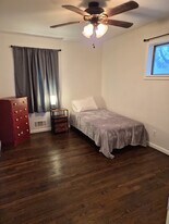 8844 Summit St in Kansas City, MO - Building Photo