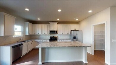 205 Ridge Valley Dr in Woodstock, GA - Foto de edificio - Building Photo