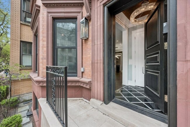458 W Deming Pl in Chicago, IL - Building Photo - Building Photo