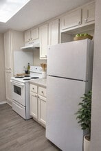 Cedar Wood in Alvin, TX - Building Photo - Building Photo