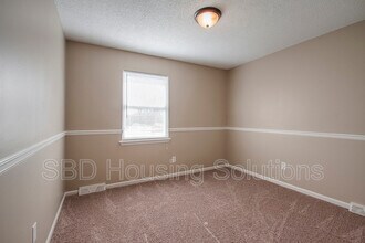 208 SE Country Ln in Lee's Summit, MO - Building Photo - Building Photo