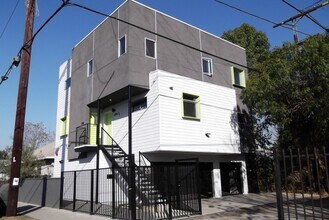 1296-1298 W 37th Pl in Los Angeles, CA - Building Photo - Building Photo