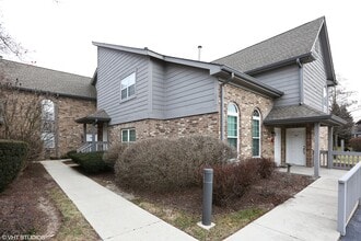 15 FOXCROFT Rd, Unit 207 in Naperville, IL - Building Photo - Building Photo