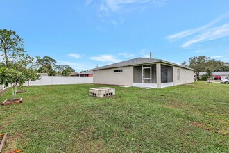 577 NW Floresta Dr in Port St. Lucie, FL - Building Photo - Building Photo