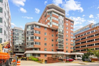 West View at Ballston Metro in Arlington, VA - Building Photo - Building Photo