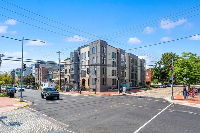 501 Kennedy St NW in Washington, DC - Foto de edificio - Building Photo
