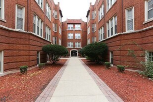 563 W Aldine Ave in Chicago, IL - Building Photo