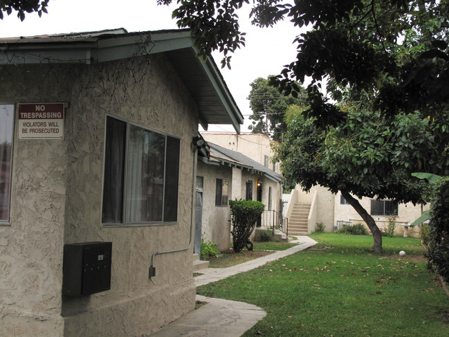 6802 Middleton St in Huntington Park, CA - Foto de edificio - Building Photo