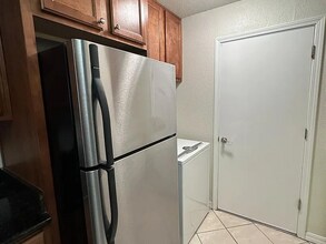 7178 N Fruit Ave, Unit APT 117 in Fresno, CA - Building Photo - Building Photo