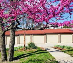 St. Andrews Apartments in Urbandale, IA - Building Photo - Building Photo