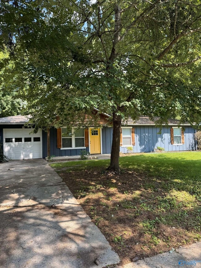 property at 902 Danmann Cir SE
