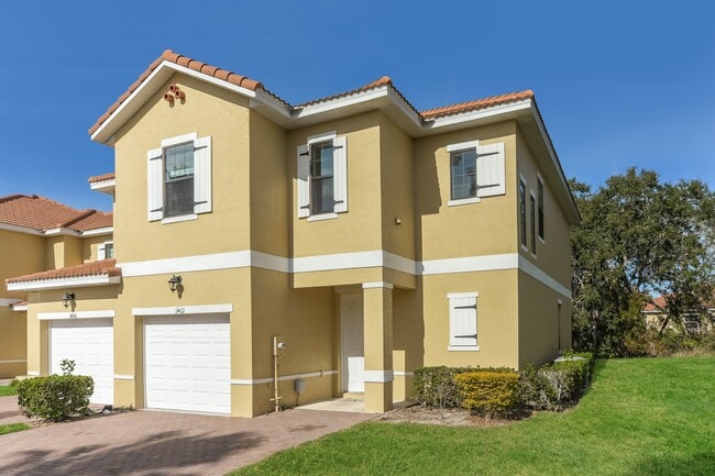 1462 Pacific Rd in Poinciana, FL - Building Photo - Building Photo