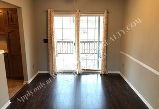 10426 N Harrison Ct in Kansas City, MO - Building Photo - Building Photo