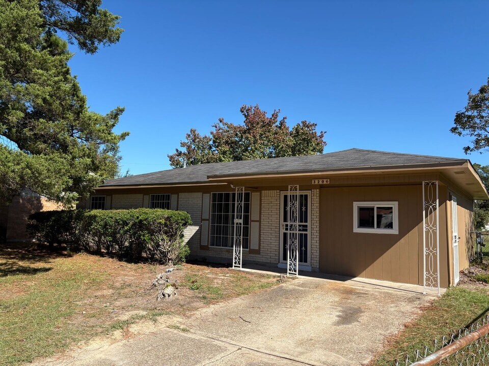 3206 Red Bud Ln in Shreveport, LA - Building Photo