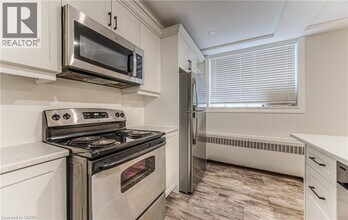 5 Heiman St in Kitchener, ON - Building Photo - Building Photo