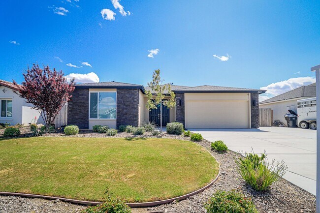 property at 15017 Maryvale Ave