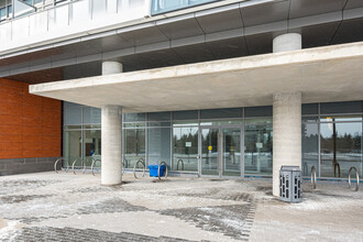 30 Upper Mall Wy in Vaughan, ON - Building Photo - Building Photo