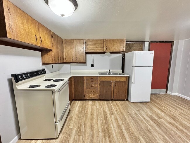 1111 8th Ave in Dodge City, KS - Building Photo - Building Photo