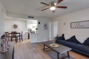 Gilbert Greens in Gilbert, AZ - Building Photo