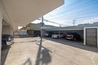 912 E. La Palma Dr. in Inglewood, CA - Foto de edificio - Building Photo