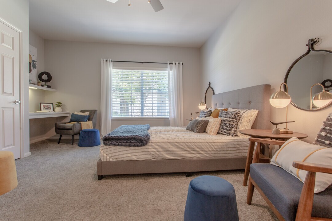 Oak Grove in Houston, TX - Building Photo