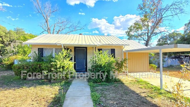 503 22nd St in Hondo, TX - Foto de edificio - Building Photo