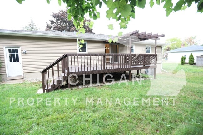 14750 Parkwood Dr in Grand Haven, MI - Building Photo - Building Photo