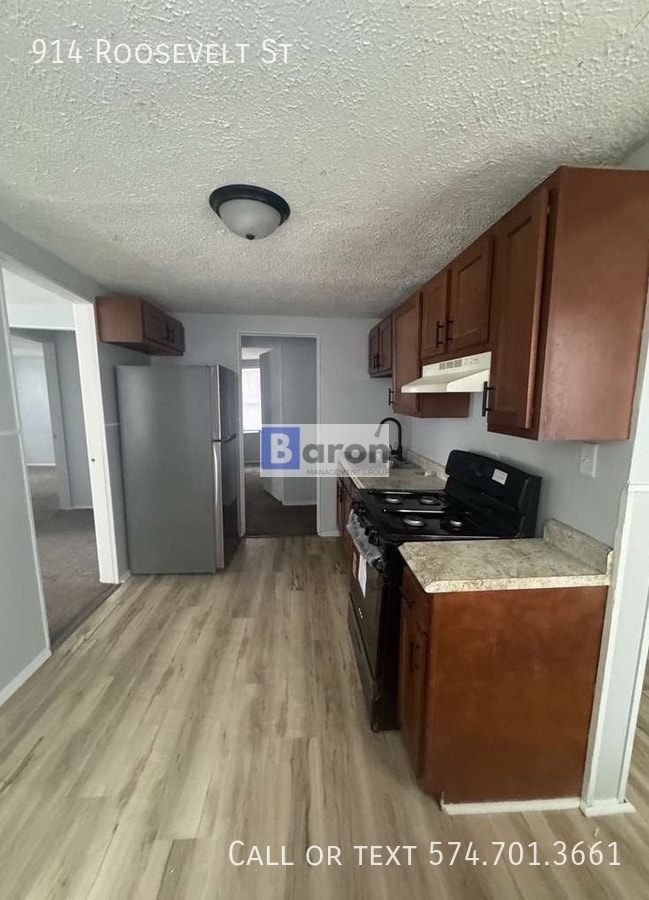 property at 914 Roosevelt St