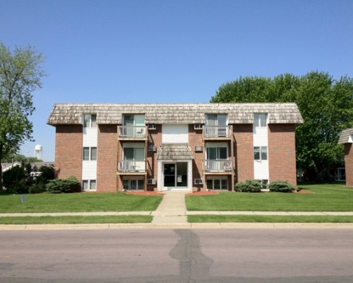 Roe Crest Place in Mankato, MN - Building Photo