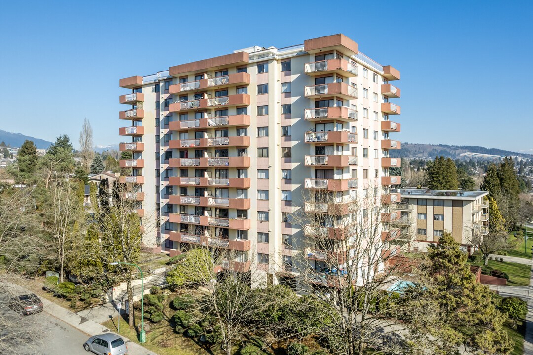 Brentwood Tower in Burnaby, BC - Building Photo