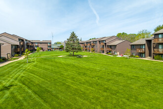 Parkside Manor in Coralville, IA - Foto de edificio - Building Photo