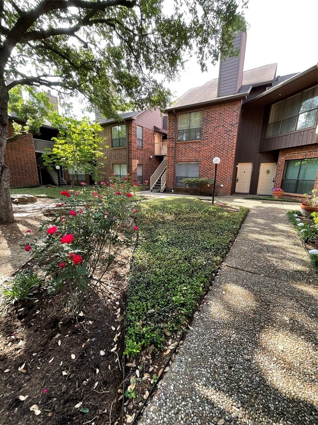 3100 Walnut Bend Ln in Houston, TX - Foto de edificio - Building Photo